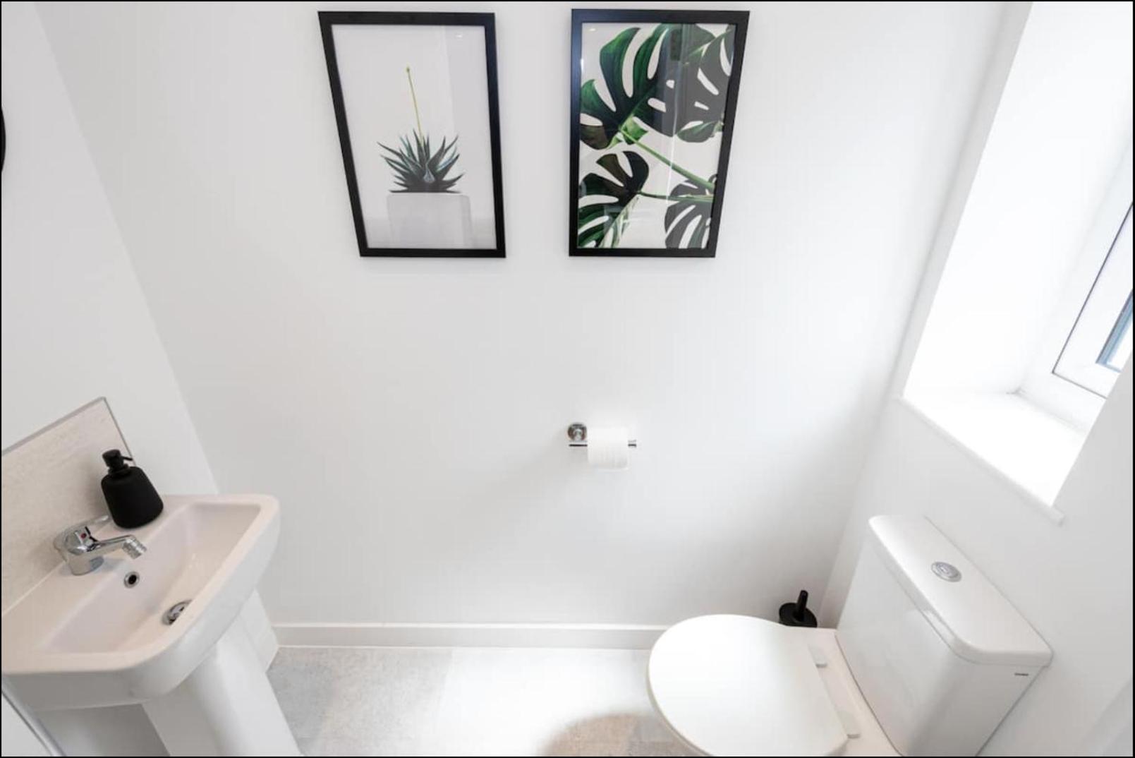 Elegance Retreat - 2 Bed Holiday Home With Parking Manchester Buitenkant foto