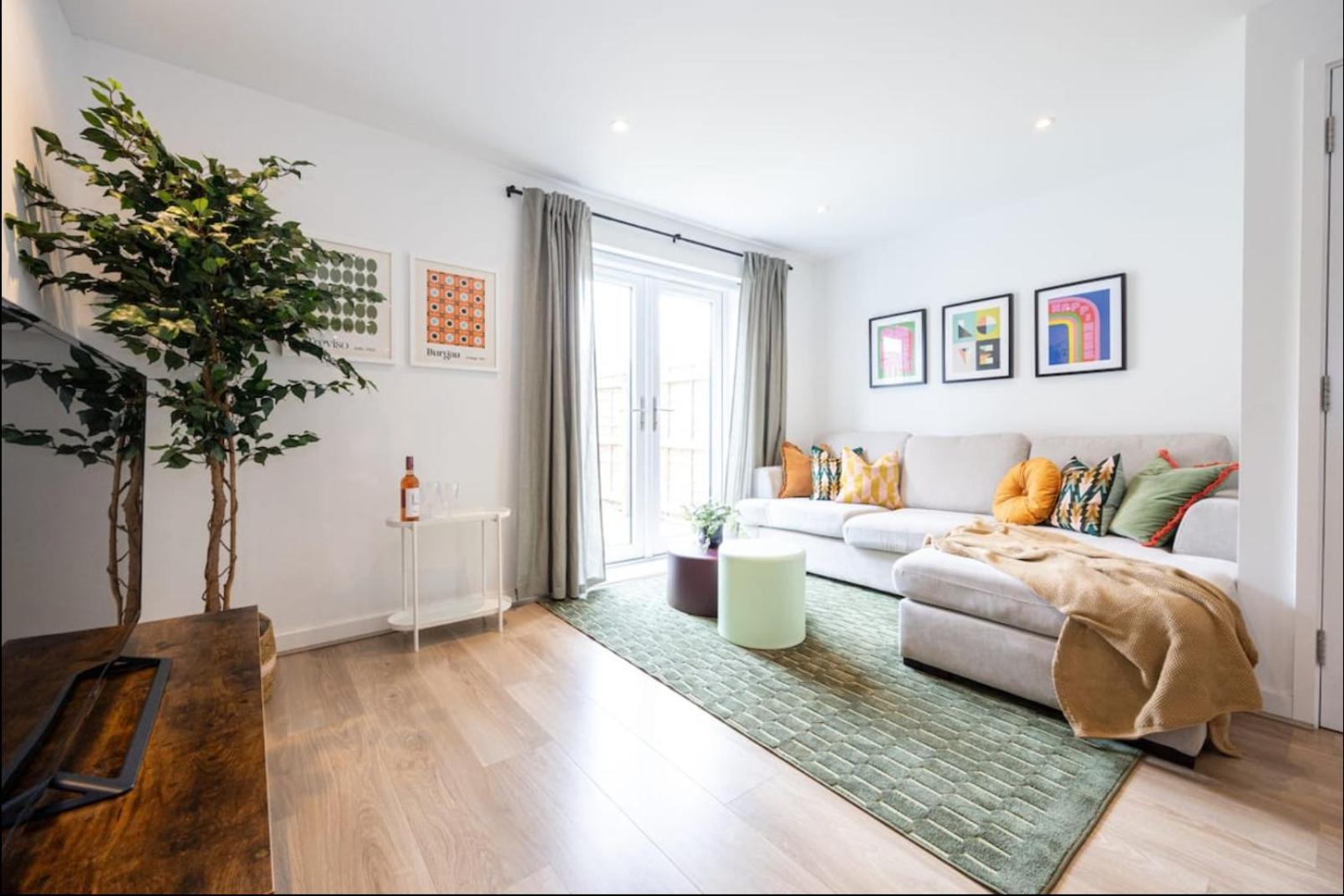 Elegance Retreat - 2 Bed Holiday Home With Parking Manchester Buitenkant foto